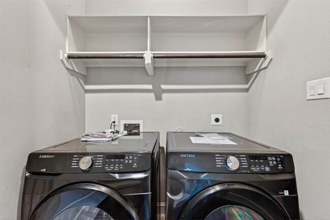 Building Photo - 10917 Upland Park