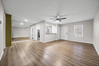 Building Photo - 1240 Barton Hills Dr