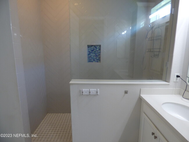 Building Photo - 92 Archwood Dr