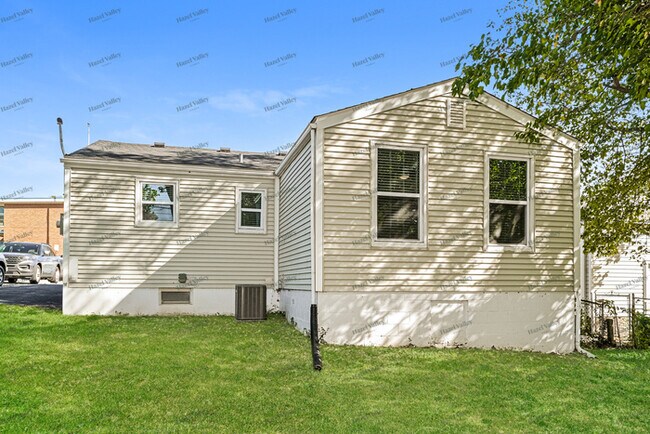 Building Photo - 8810 Harold Dr