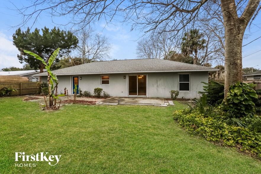 Building Photo - 2007 Juniper Dr