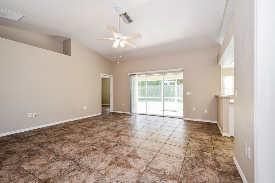 Building Photo - 187 Cougar Way