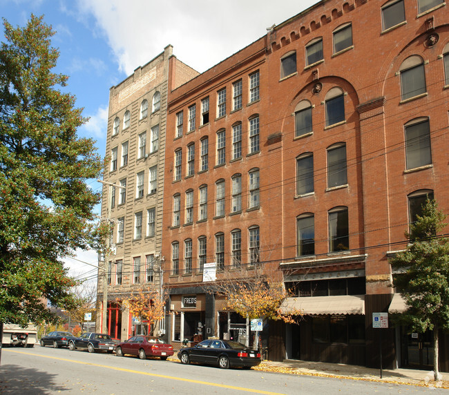 Building Photo - River Lofts West