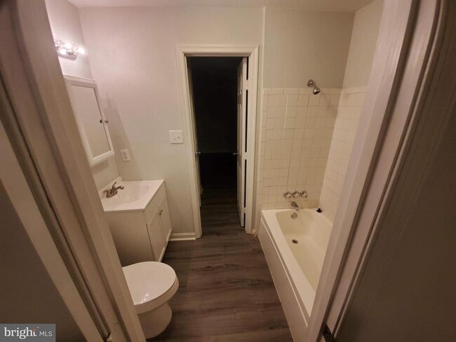 Building Photo - 3344 Vineland Pl