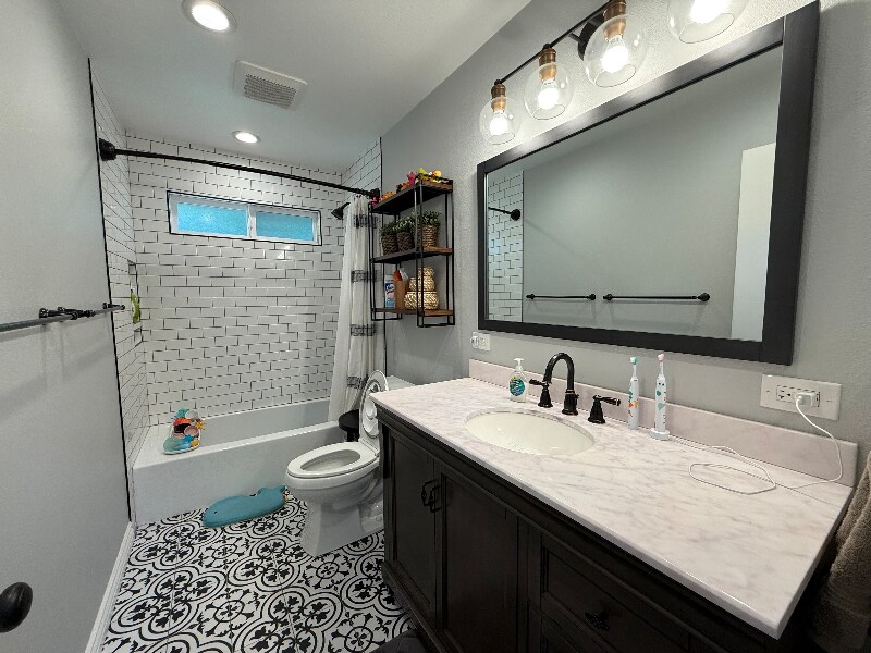 Building Photo - 459 Jolina Way