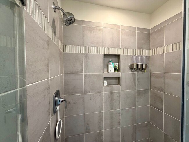 Building Photo - 1078 Delphi Ln