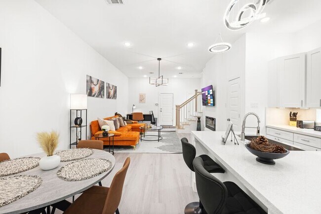 Building Photo - 8126 Panay Dr