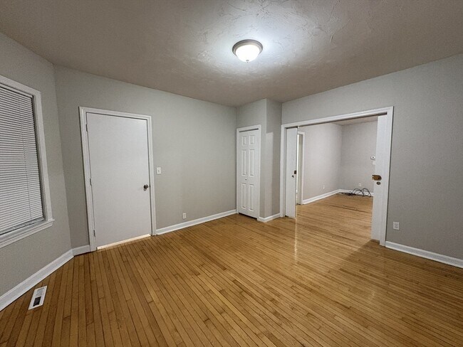 Building Photo - 171 Pleasant St