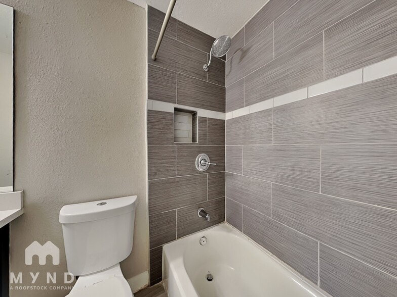 Building Photo - 8243 E Thomas Rd