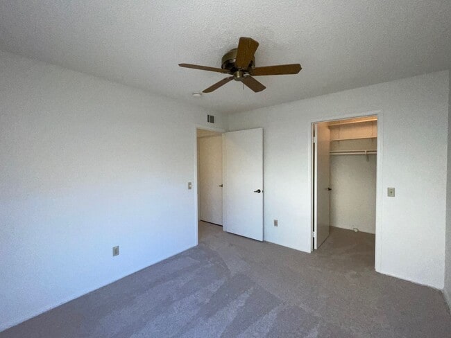 Building Photo - Stunning Porter Ranch S&S home centrally located