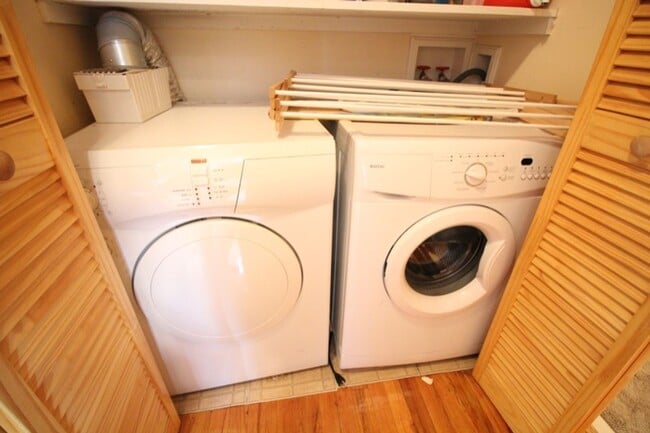 Building Photo - 2 BED WITH PARKING AND LAUNDRY IN UNIT ON THE ALLSTON/BRIGHTON/BROOKLINE LINE