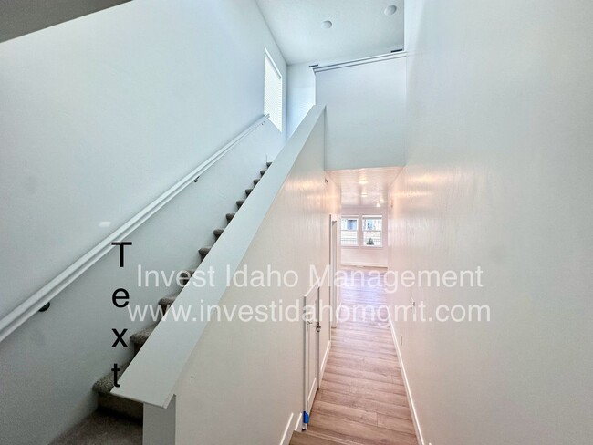 Building Photo - Brand new elegant two-story townhome avail...