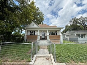 Building Photo - TOTALLY RENOVATED 3 BEDROOM HOUSE MINUTES FROM NEW SMOKIES STADIUM!!