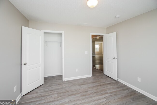 Building Photo - 213 Comet Ct