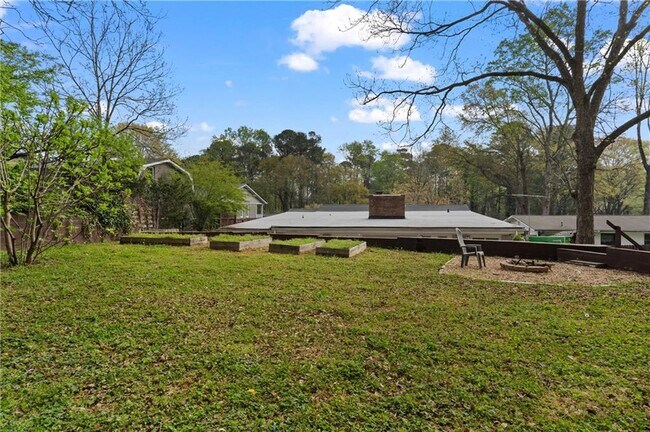 Building Photo - 2634 Birch St