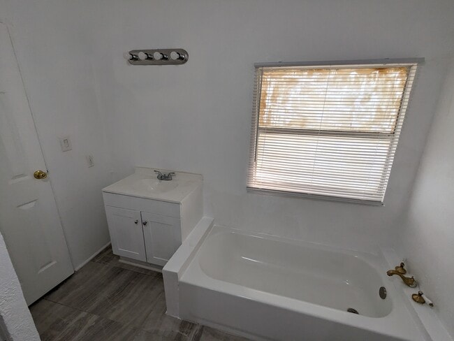 Building Photo - 103 Cardinal Ln