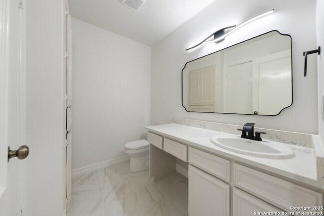 Building Photo - 7815 Broadway St