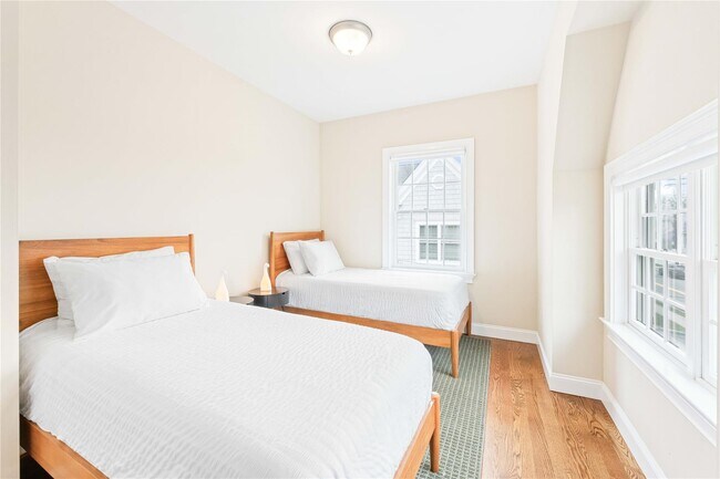 Building Photo - 420 Midland Ave