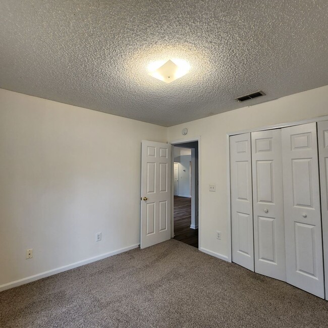 Building Photo - 3/2 Single Family