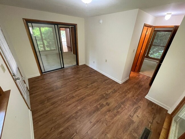 Building Photo - PRE-LEASING FOR JULY 22ND 2026!