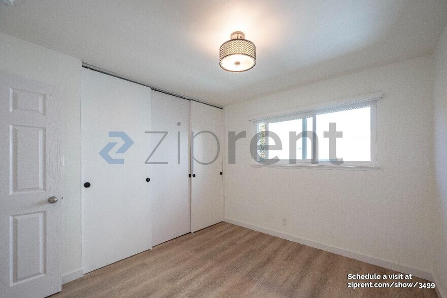 Building Photo - Unit