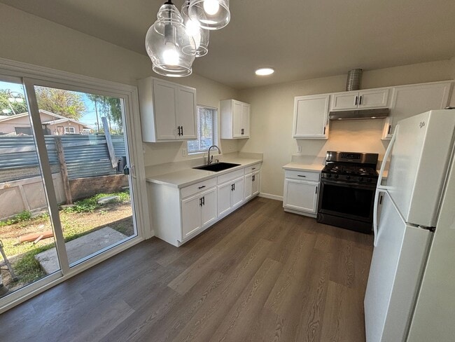 Building Photo - Fully Renovated 2BD/1BA Duplex Unit | Eucalyptus Ave, Moreno Valley