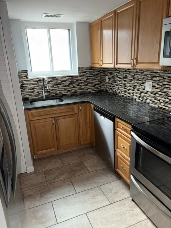 Building Photo - 3457 Evergreen Rd