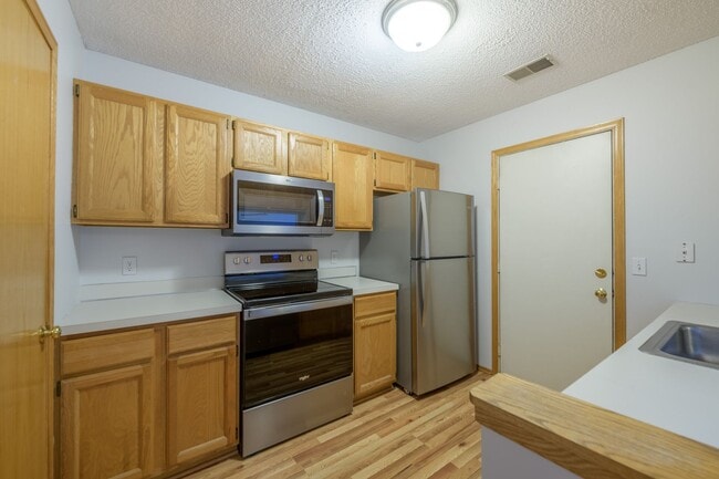 Building Photo - 2BD / 2BA Coon Rapids townhome. Completely renovated!!! Dont miss out!