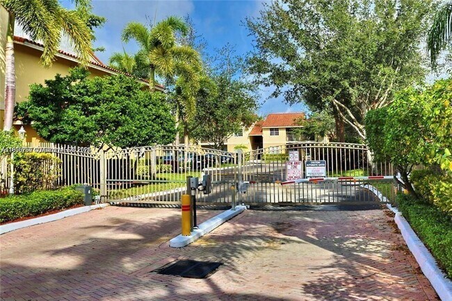 Building Photo - 1229 SW 46th Ave