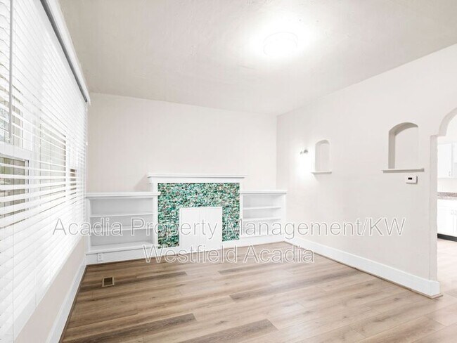 Building Photo - 3002 Porter Ave