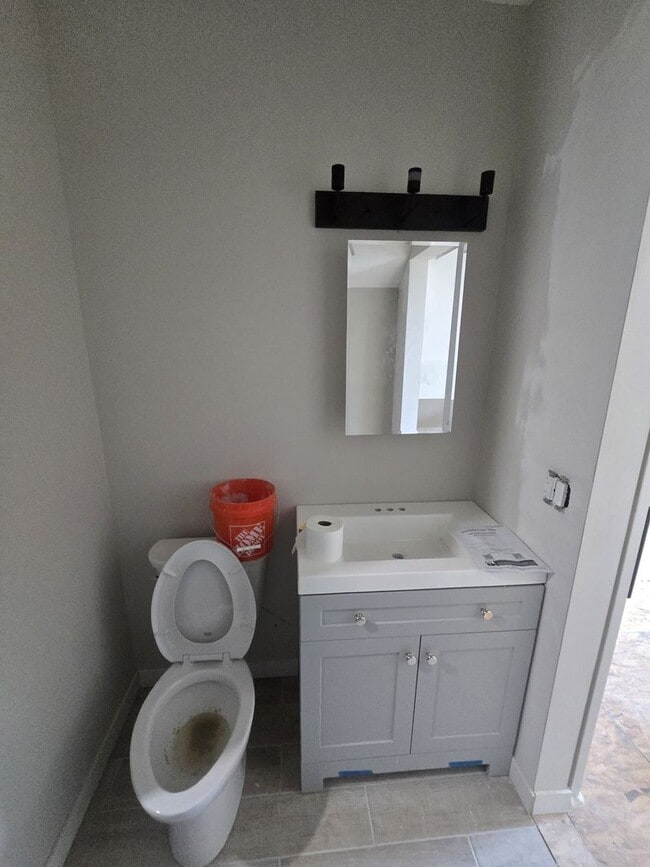Building Photo - BE THE FIRST PERSON TO SIT ON THE TOILET! BRAND NEW 1BED/1BATH IN LOGAN SQUARE/BUCKTOWN