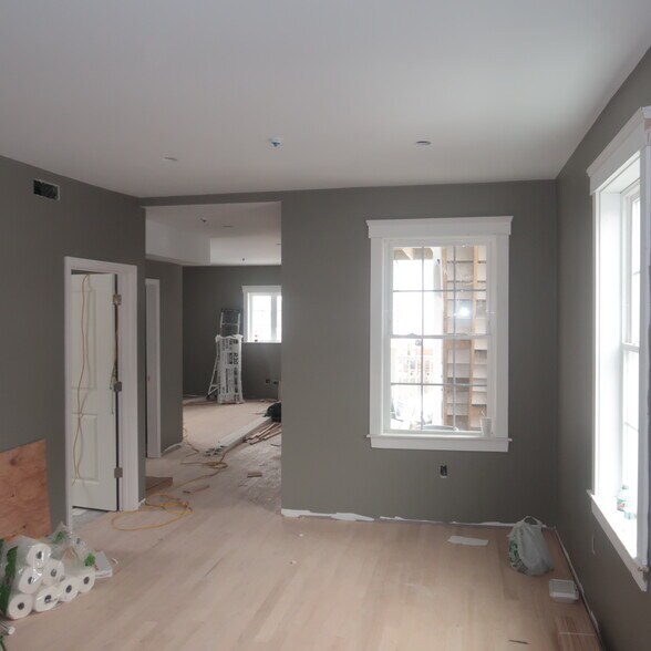 Building Photo - 32 Newhall St