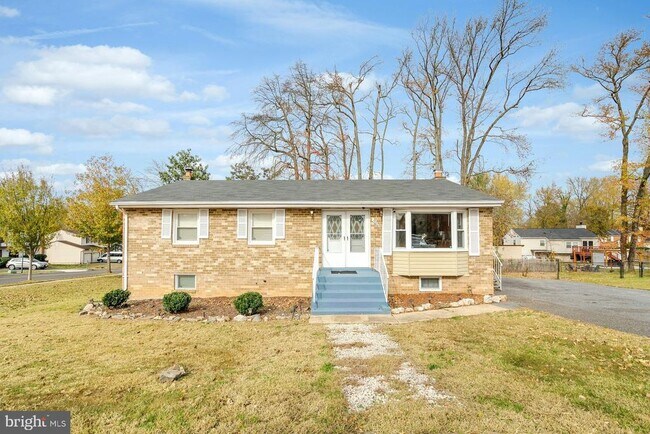 Building Photo - 900 E Tantallon Dr