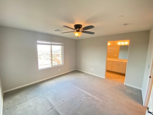 Building Photo - Gorgeous 3Bed/4Bath/2Car, 3-Story Townhome nestled in this beautiful Summerlin West Gated Communi...