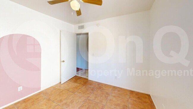 Building Photo - 812 S Langley Ave