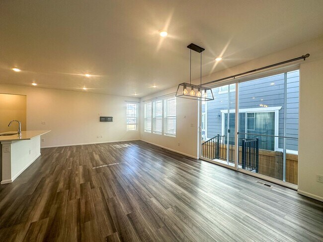 Building Photo - East Facing 3bd 2.5ba paired home in Sende...