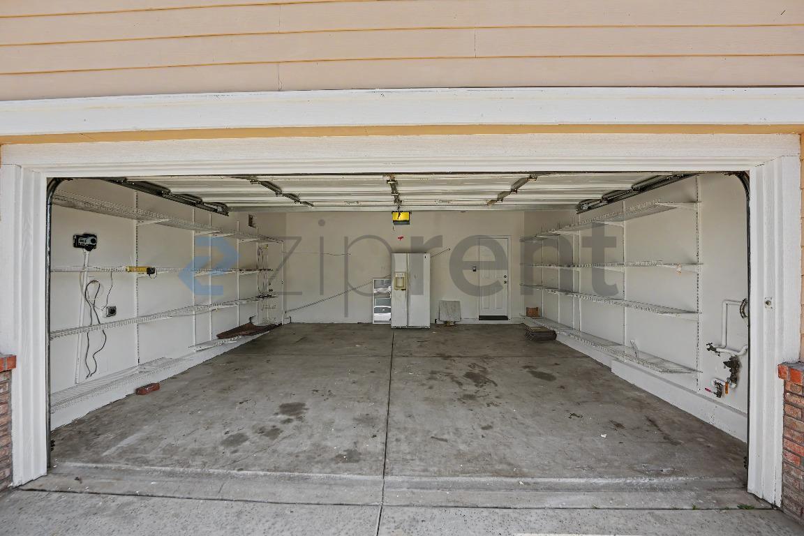 Building Photo - Unit