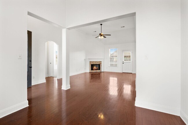 Building Photo - Completely Renovated 4bd/2ba in Olive Branch