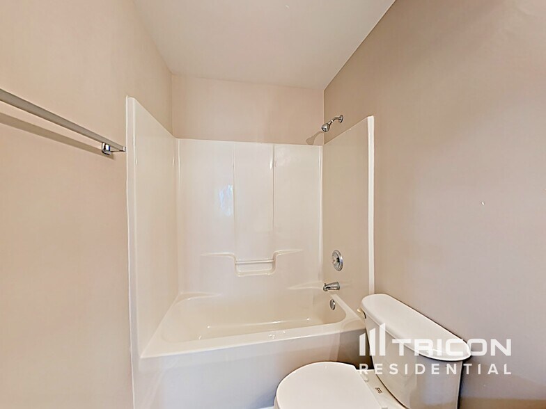 Building Photo - 8716 Rozumny Dr