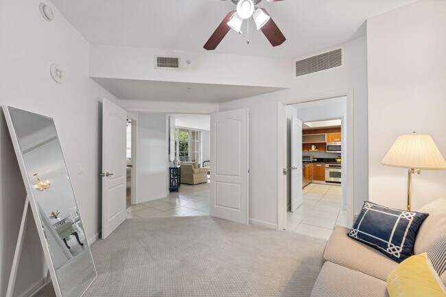 Building Photo - 410 Evernia St