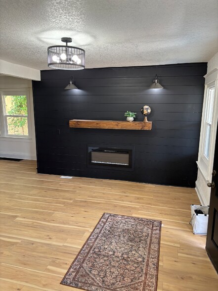 Building Photo - 527 Cypress Ave