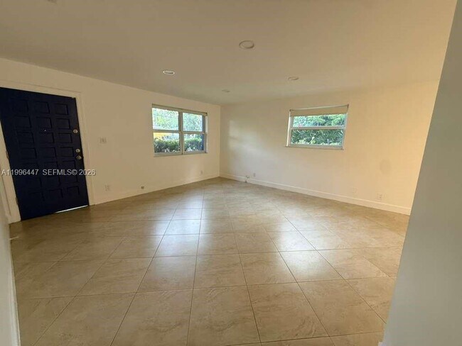 Building Photo - 325 NE 131st St