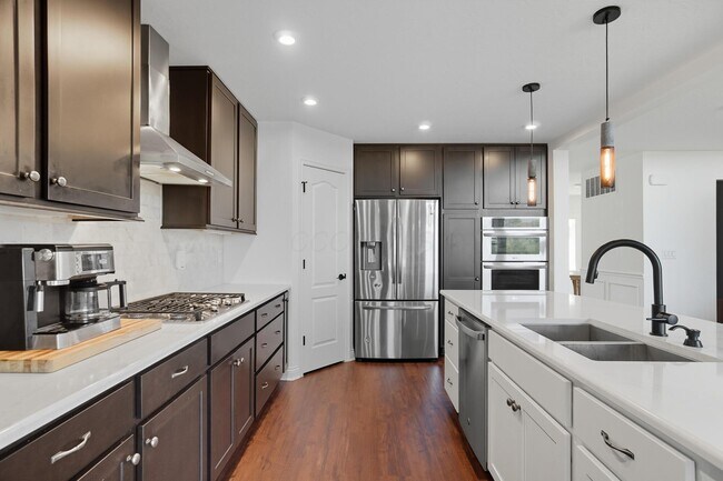 Building Photo - 6060 Lavender