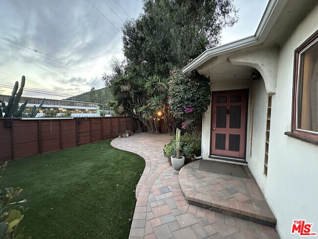 Building Photo - 4001 Chevy Chase Dr