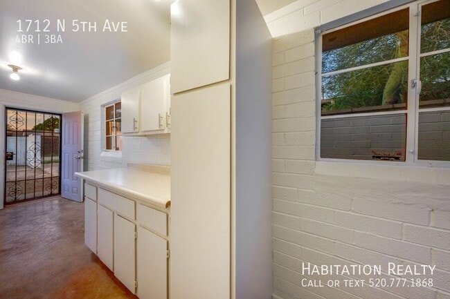 Building Photo - 1712 N 5th Ave