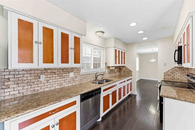 Building Photo - 3415 Honey Creek Dr
