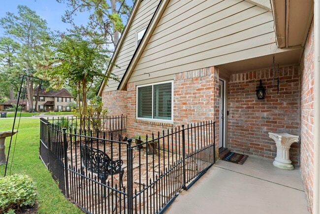 Building Photo - 8318 Everleaf Dr
