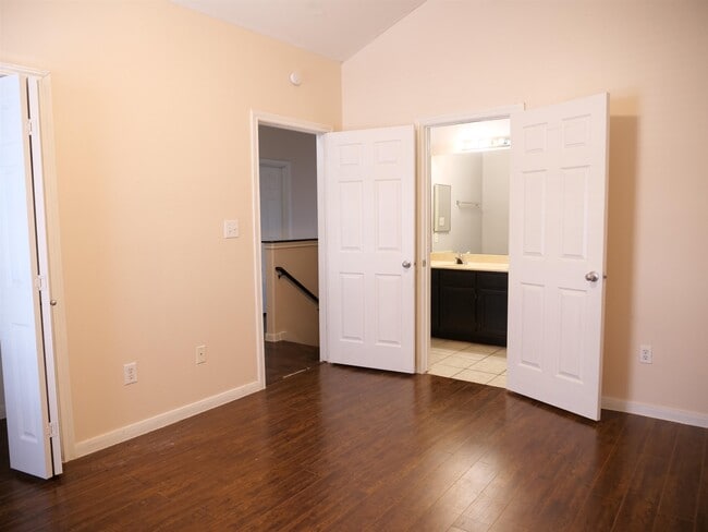 Building Photo - 2445 Monarch Dr