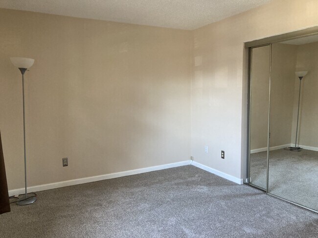 Master Bedroom - 1618 Thrush Ter