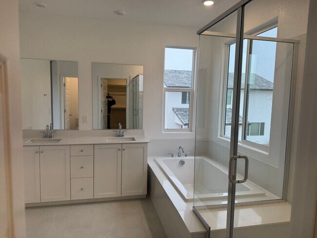 Building Photo - Charming New Home in Elk Grove, 4 bed / 3.5 bath!